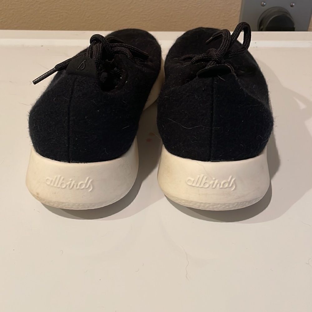 AllBirds wool black tennis shoes. They are a woman’s size 8 - Picture 6 of 9